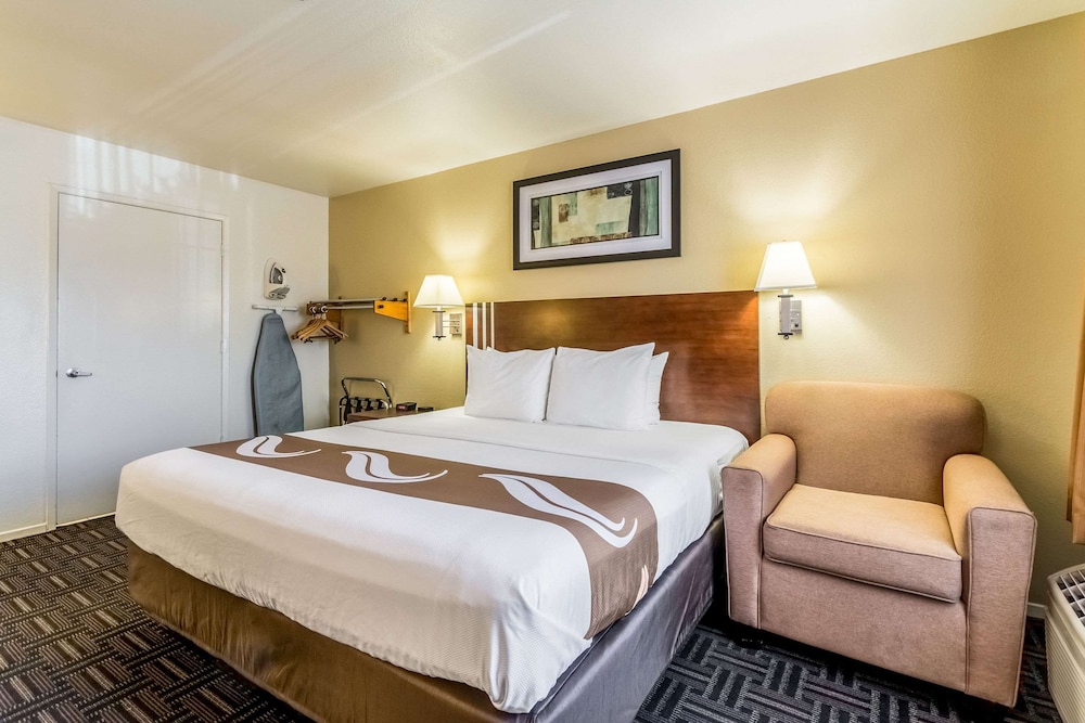 STANDARD, KING BED