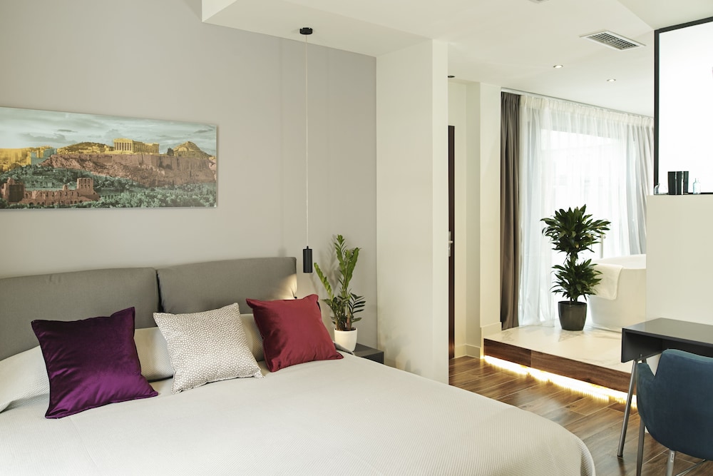 SIGNATURE, SUITE