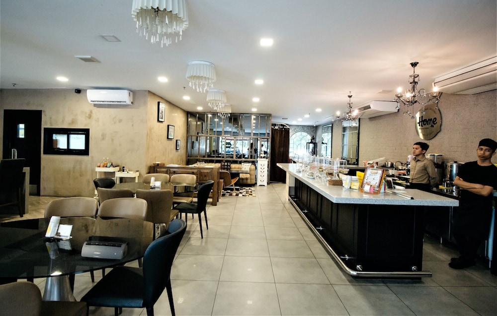 TRADERS INN 26/35