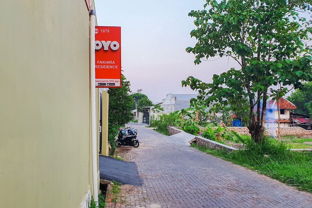 OYO 1078 Fakhira Residence 30/31