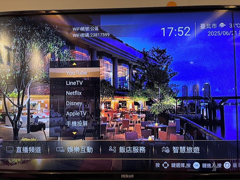 W5 Best Hotel 1/54