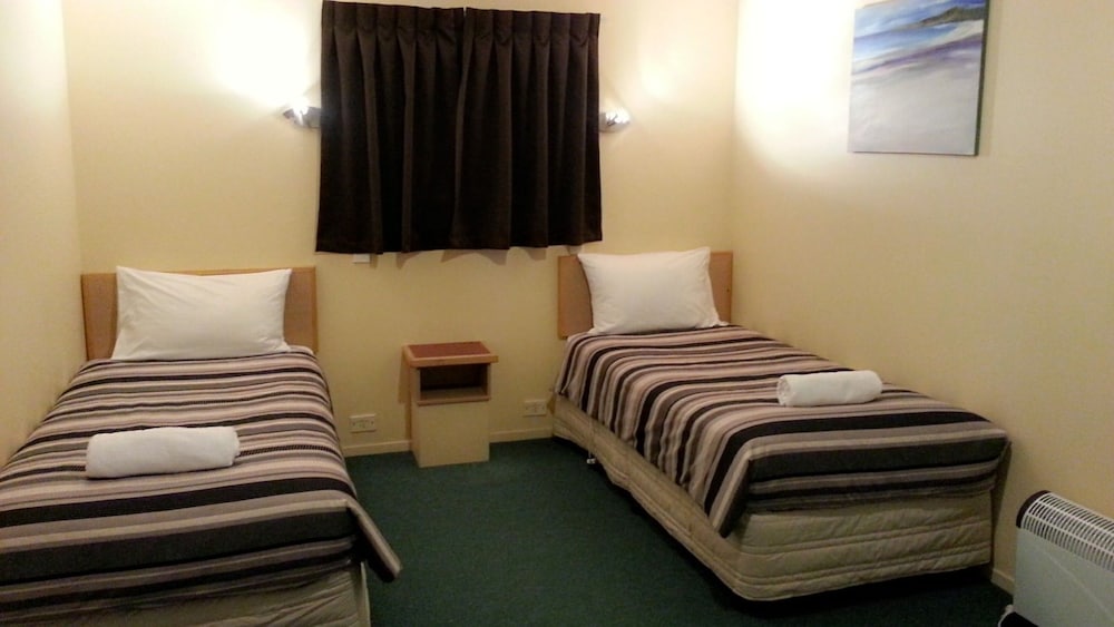 New Castle Motor Lodge 27/53