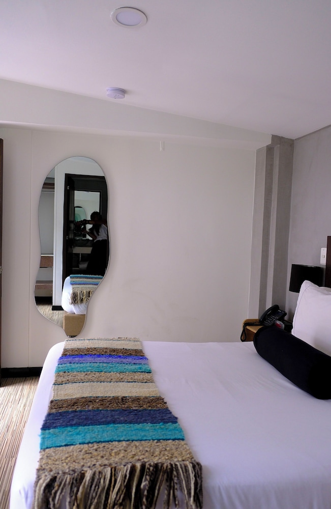 Hotel DC Feria 24/61