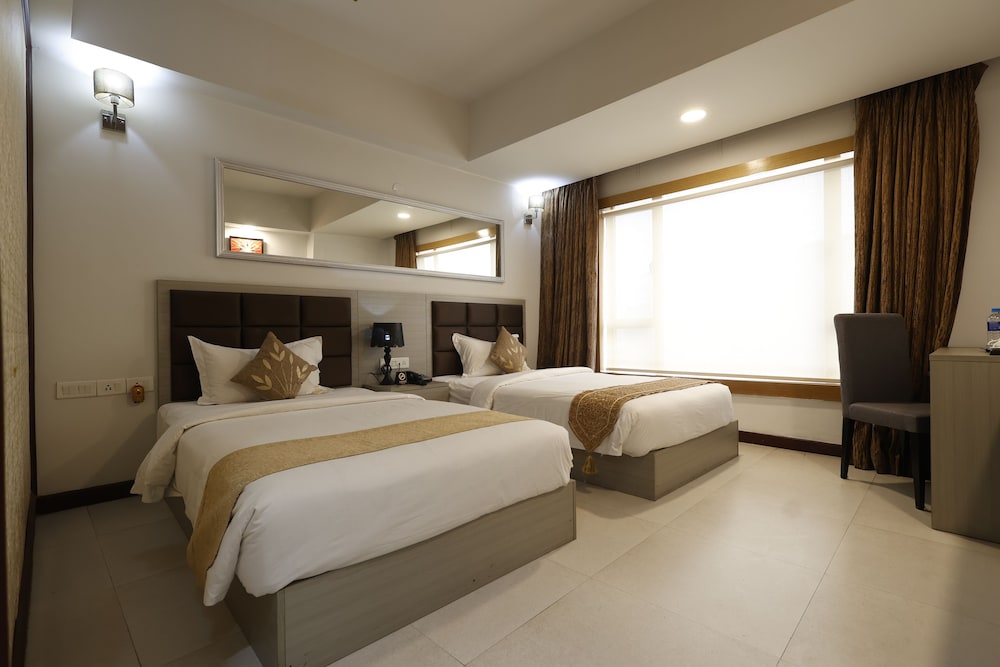 Aristocrat Hotel 15/40