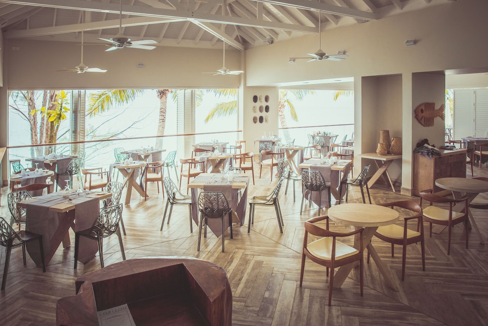 Carana Beach Hotel 54/68