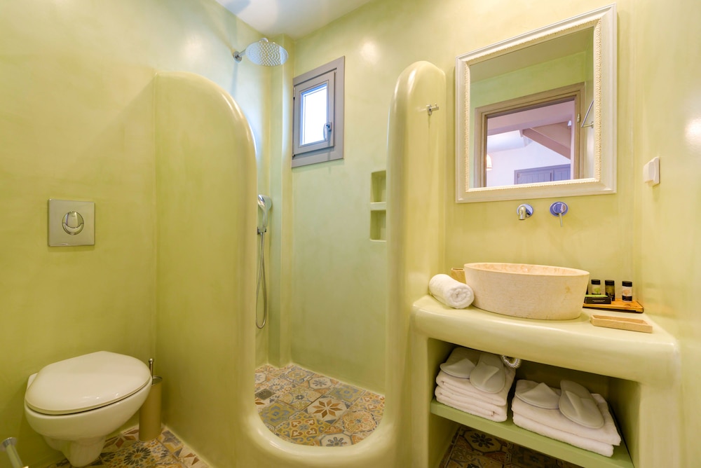 جناح جونيور بسريرين منفصلين بإطلالة على البحر مع أريكة بجاكوزي، White Harmony Suites 3/3