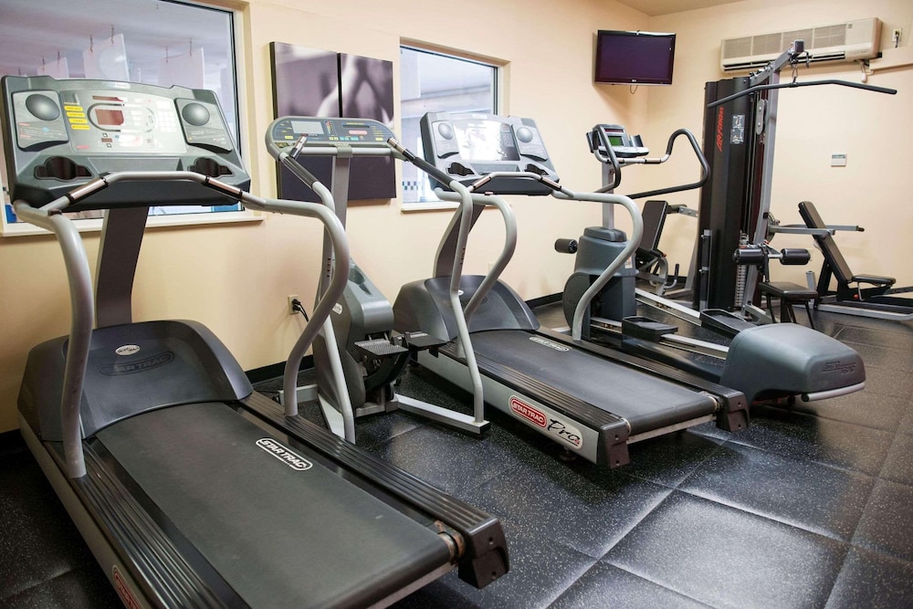 Country Inn & Suites By Radisson, Effingham, IL 13/17