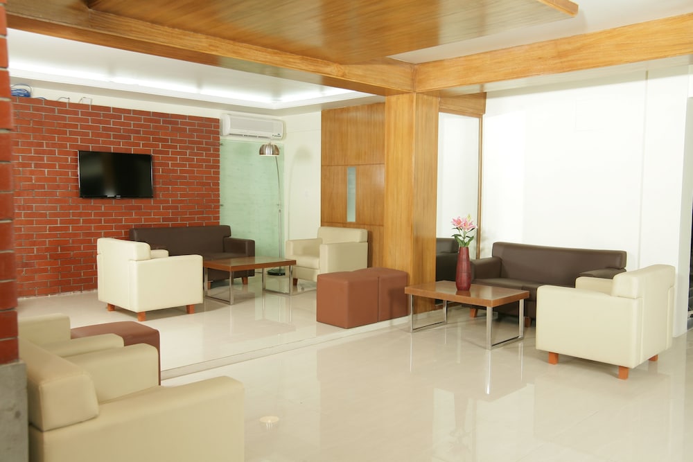 Richmond Hotel And Suites 28/37