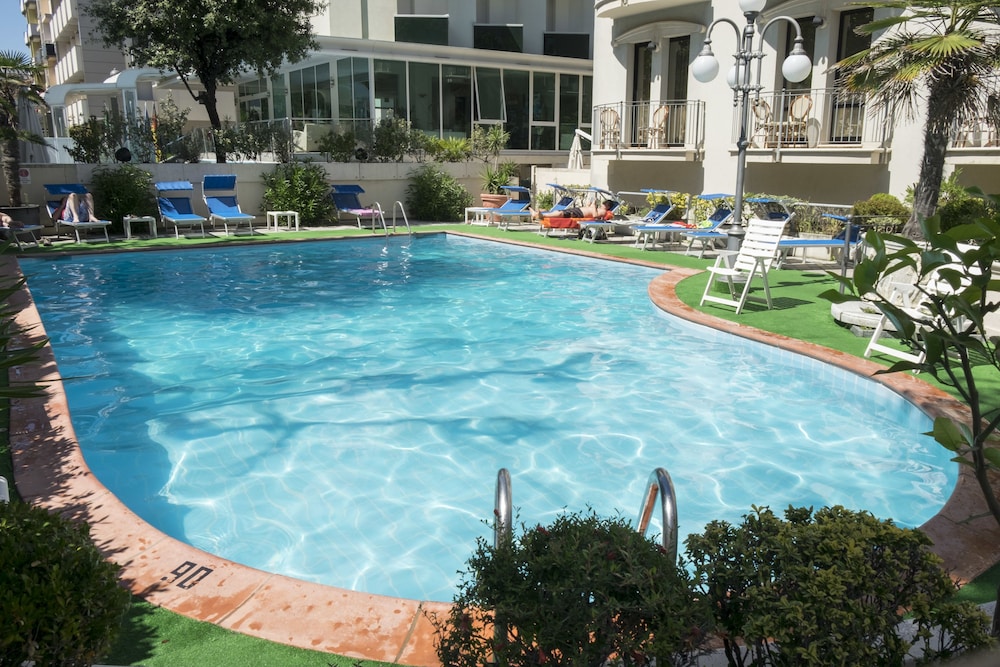 Hotel Ambassador 10/48