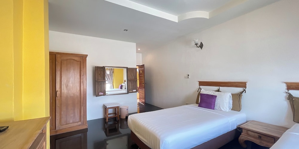 Yellow Tique Hotel 23/58