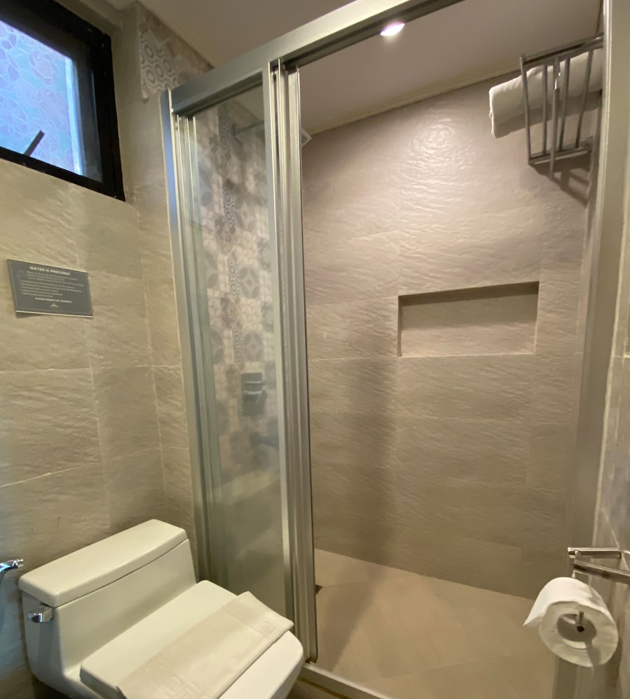 Lakeview Suites 42/68