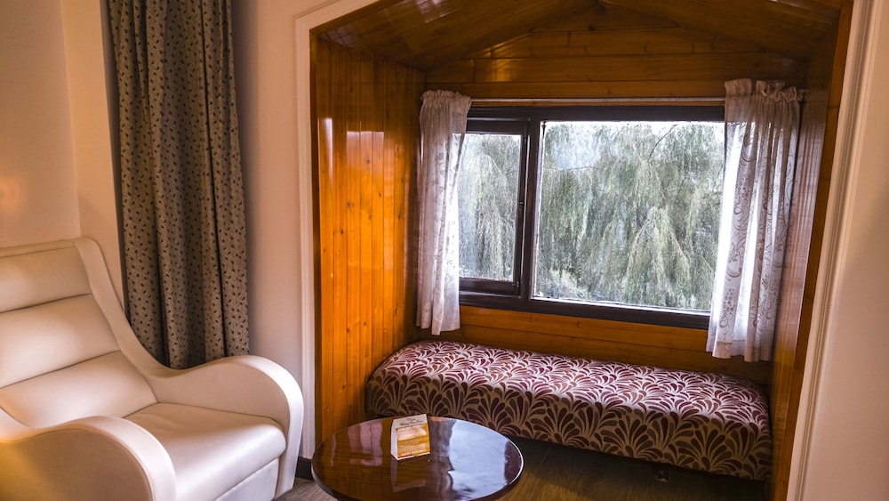 Whistling Pines Resort 50/50