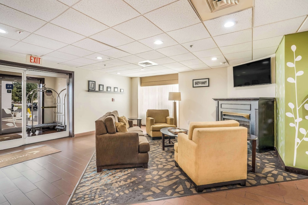 Sleep Inn & Suites Jacksonville Near Camp Lejeune 16/33
