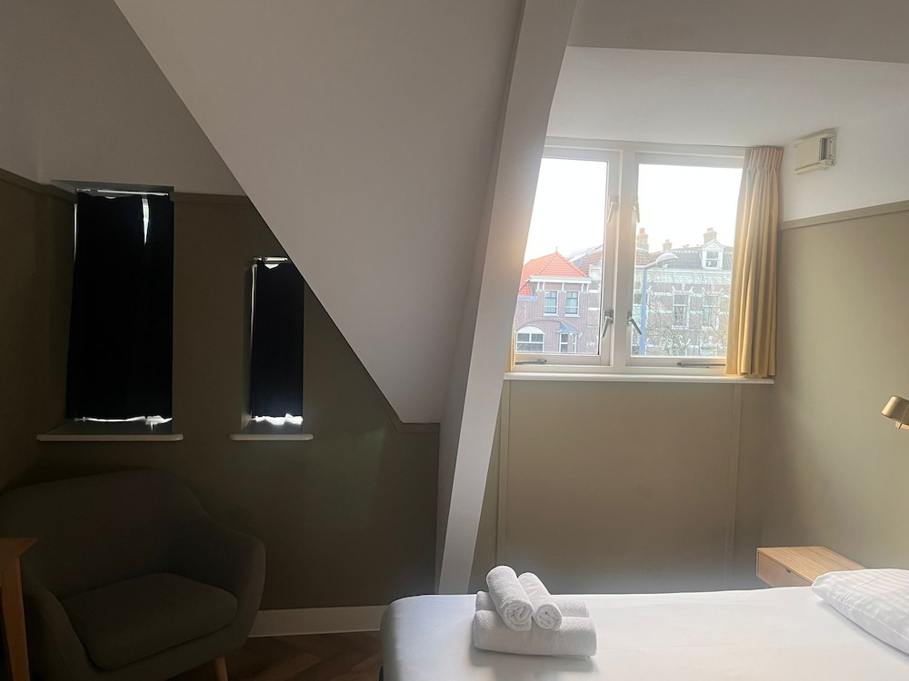 Hotel Light 16/49