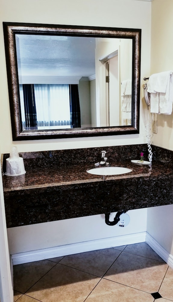 Super 8 By Wyndham Cypress Buena Park Area 32/44