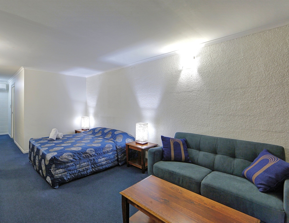 ALEXANDRA PARK MOTOR INN 30/65