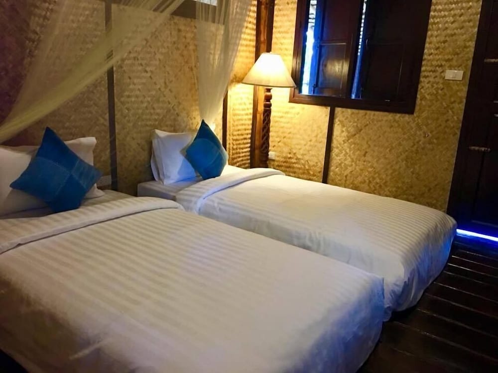 Hut, Forest, Twin Beds