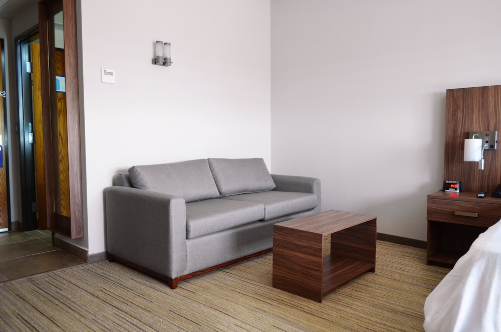 Holiday Inn Express And Suites Ciudad Obregon 54/77