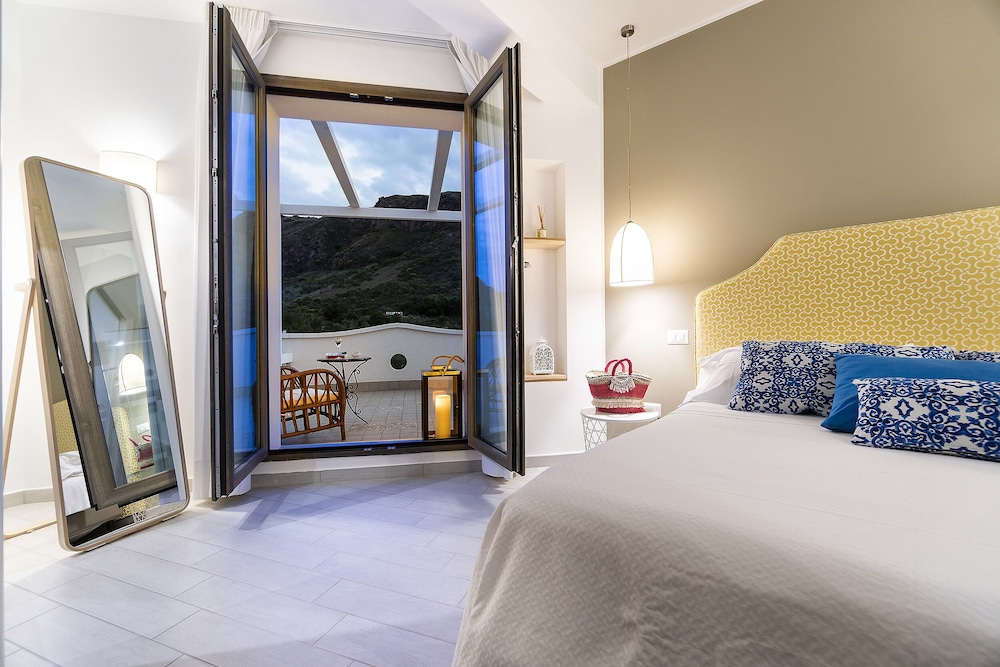 Junior Suite, Queen Bed, Terrace