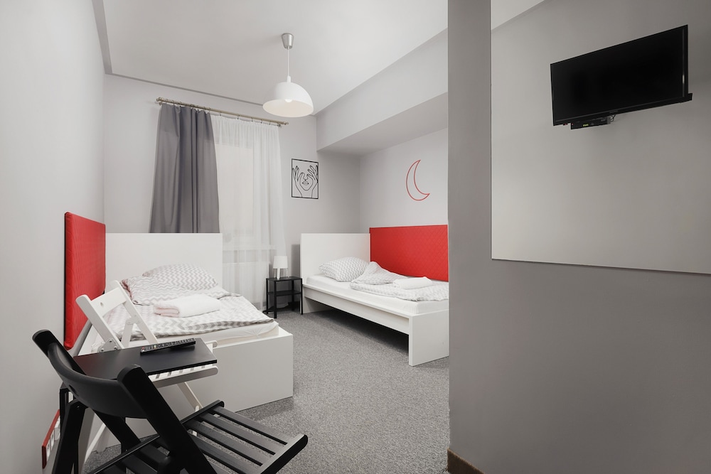 Moon Hostel New 10/28