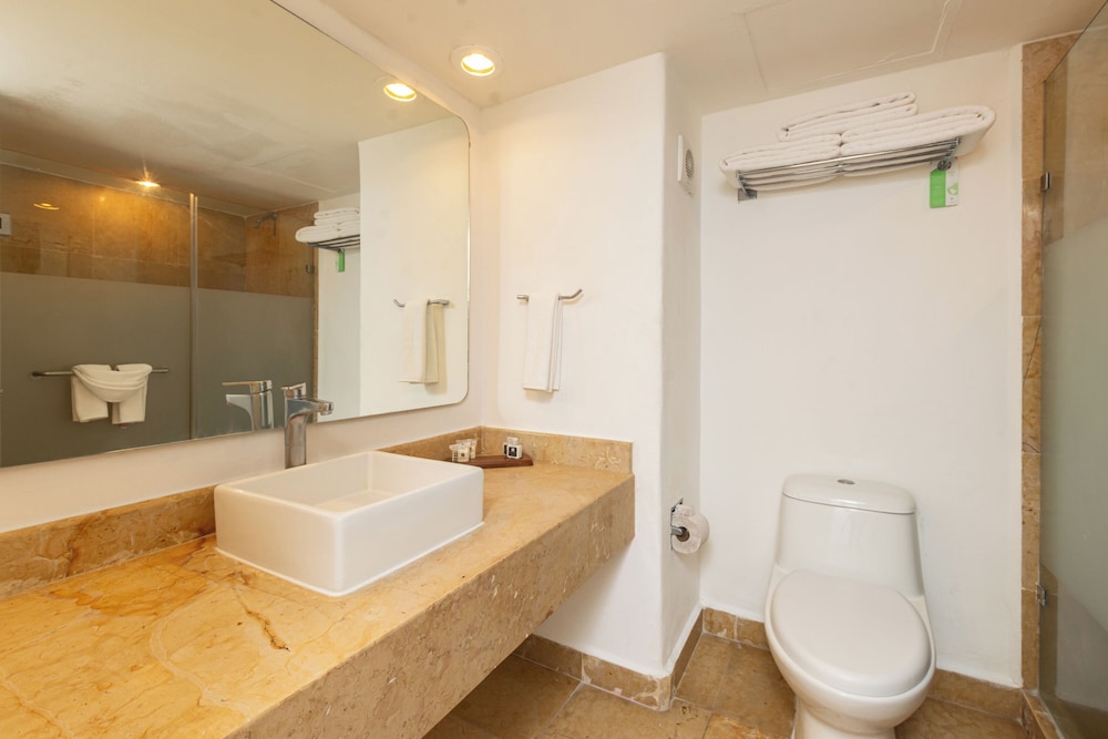 Tesoro Ixtapa 53/54