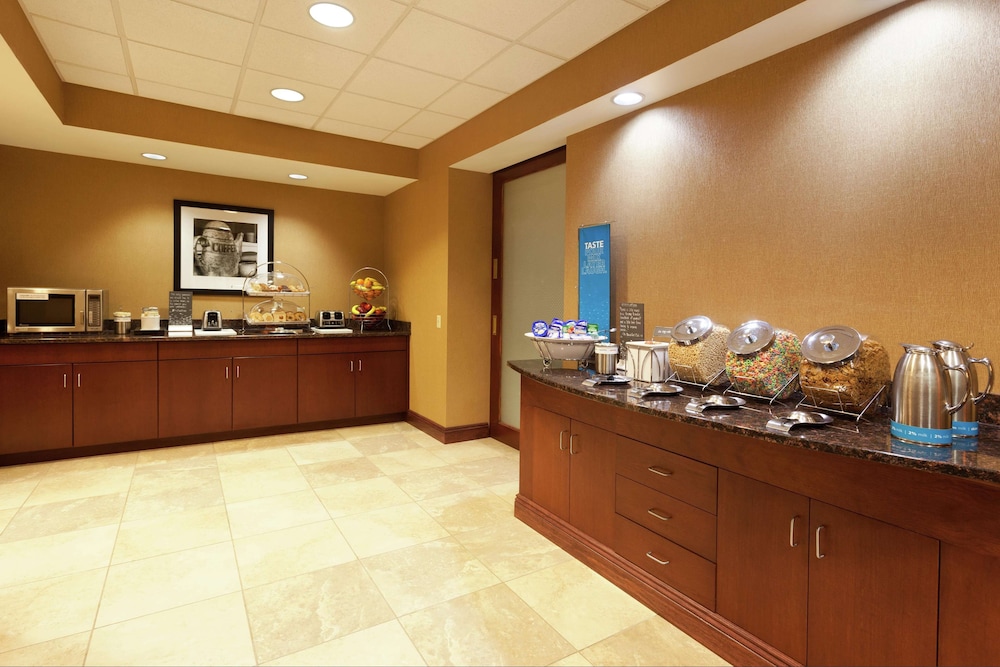 Hampton Inn & Suites Grove City 4/39