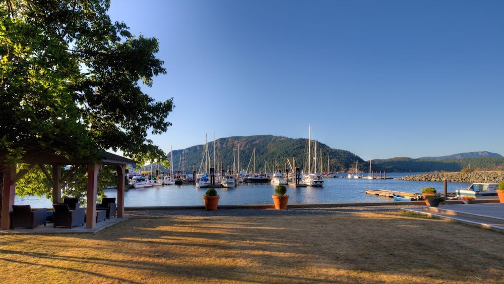 Oceanfront Suites At Cowichan Bay 61/63