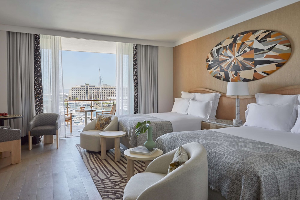 MARINA, 2 QUEEN BEDS, HARBOUR VIEW