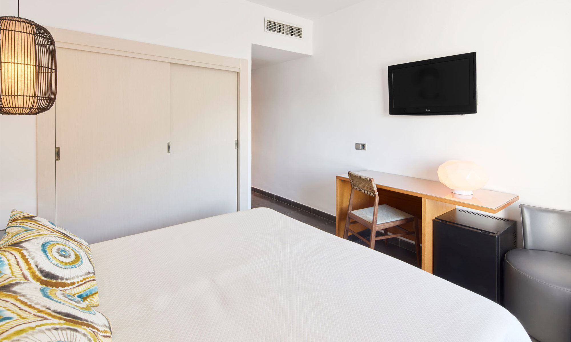 غرفة ديلوكس بإطلالة على الشاطئ، Palladium Hotel Cala Llonga - Adults Only 7/10
