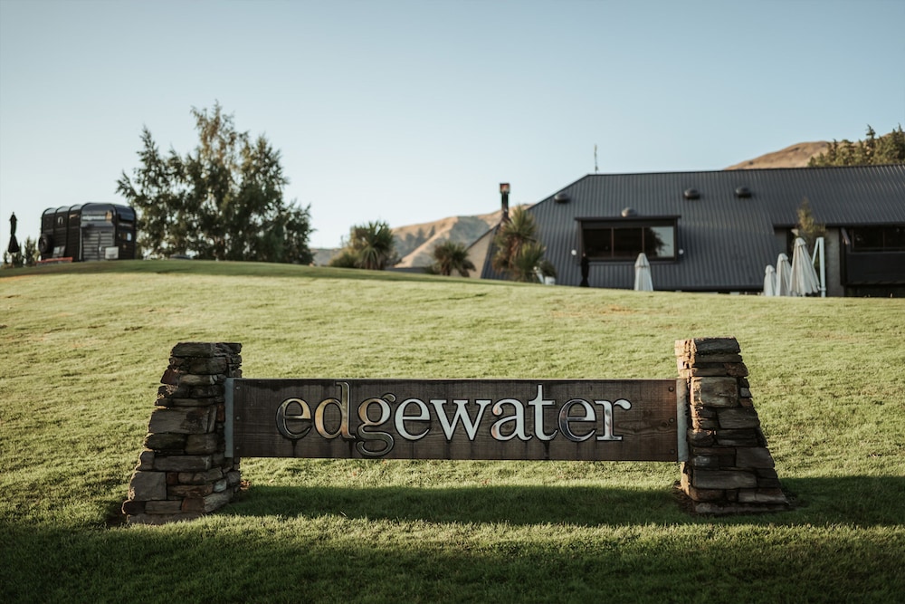 Edgewater Hotel 43/52