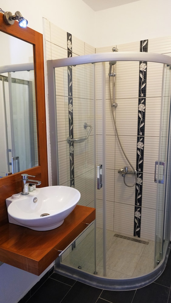 Gumbet Cove Hotel 50/50