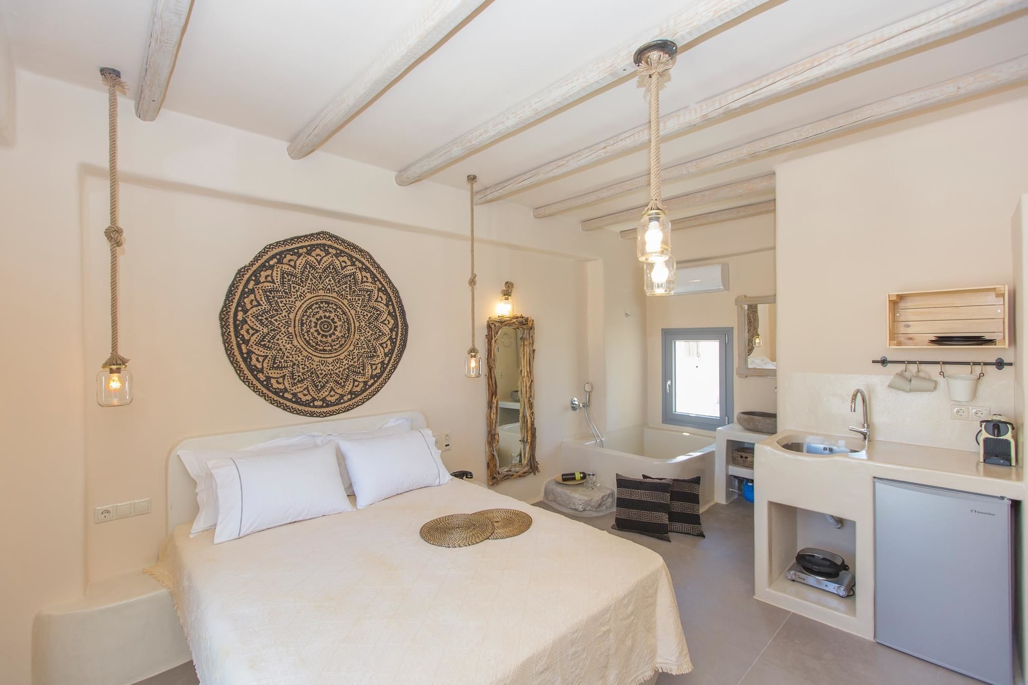 1 BEDROOM, DELUXE, QUADRUPLE, QUEEN BED, 2 SOFA