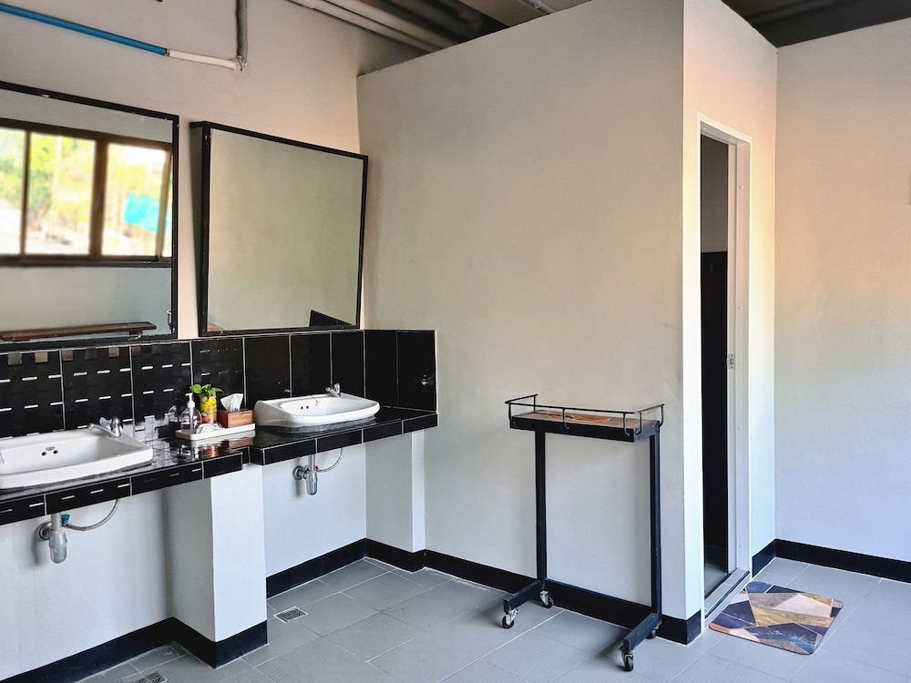 The 8 Factory Hostel Phitsanulok 65/69