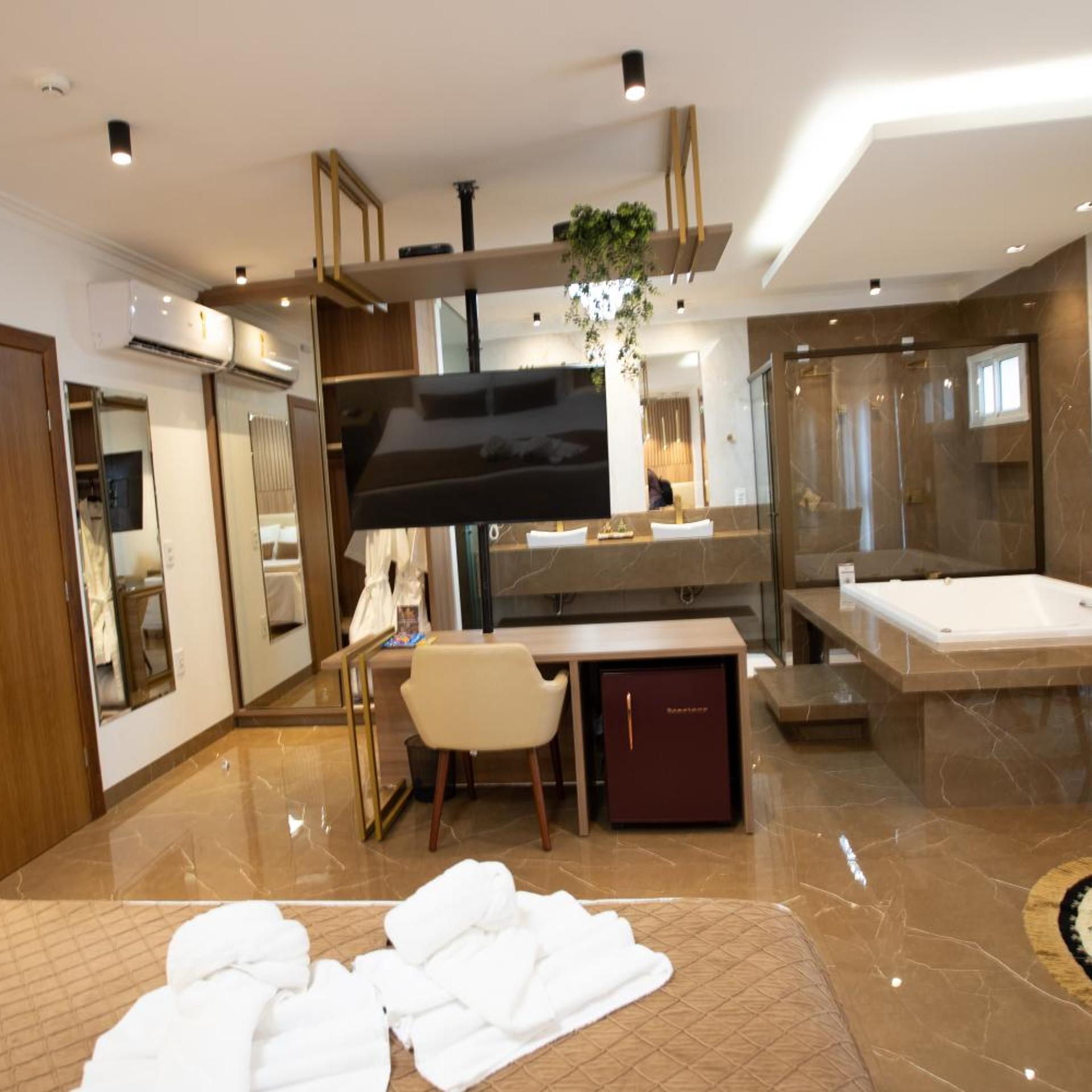 Ellus Hotel 33/50