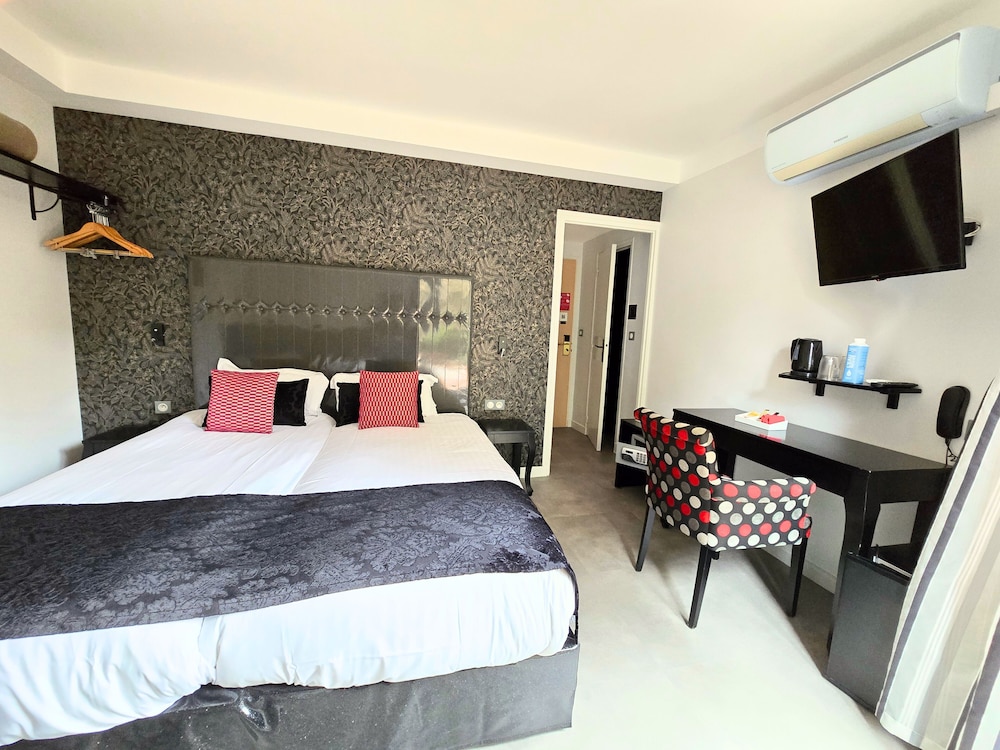 SUPERIOR, TERRACE, BATHTUB, CORNER