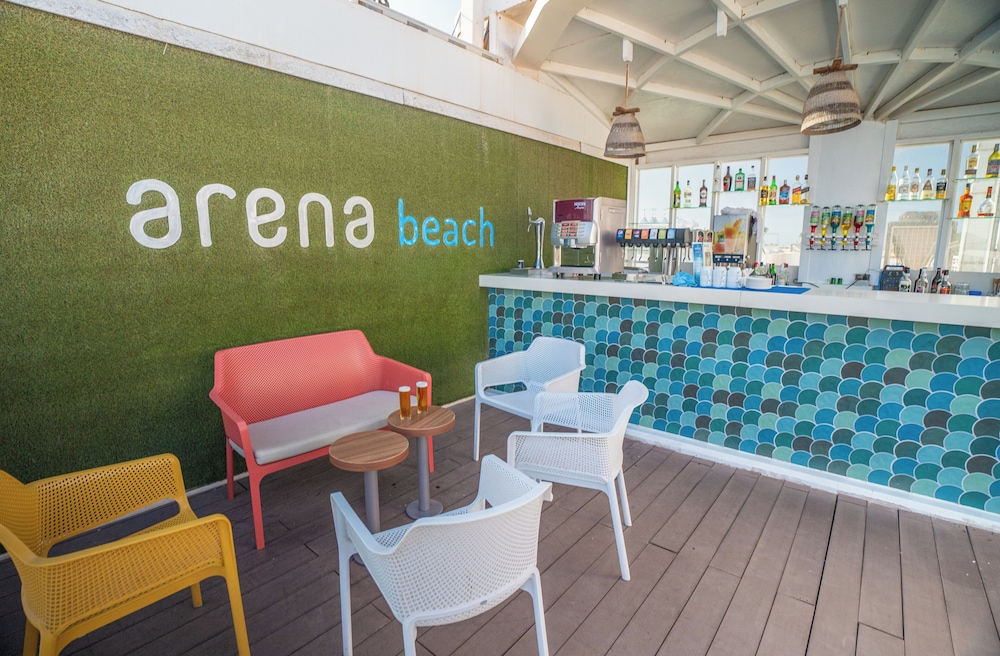 ARENA BEACH HOTEL 11/65