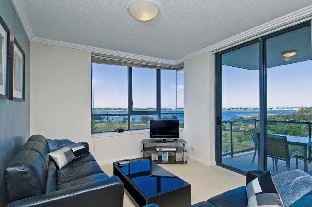 Aqualine Apartments 47/74