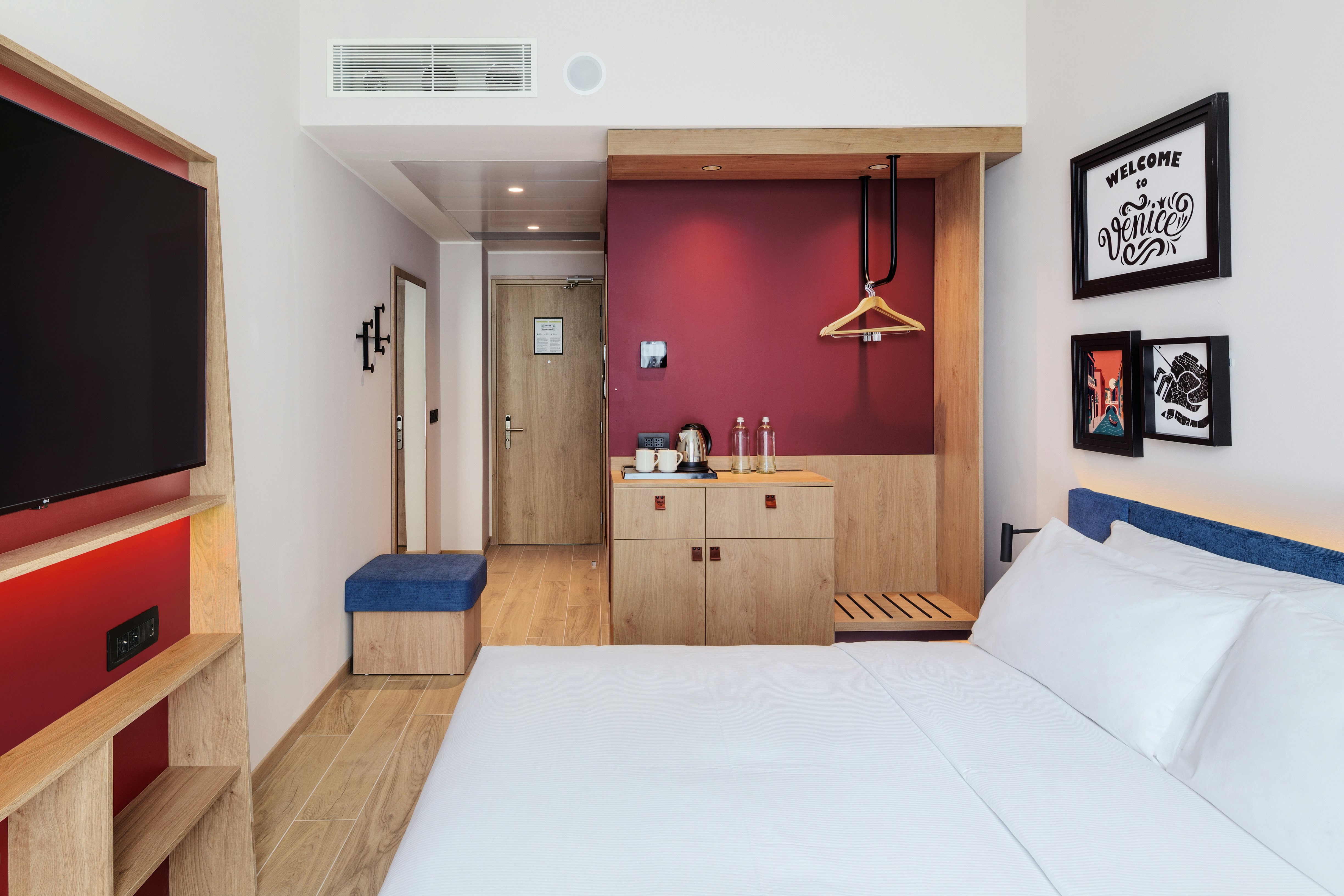 ROOM, KING BED
