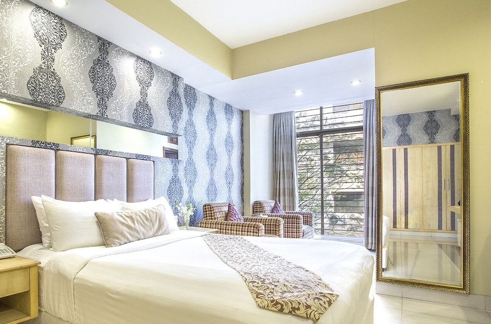 PREMIUM QUEEN ROOM