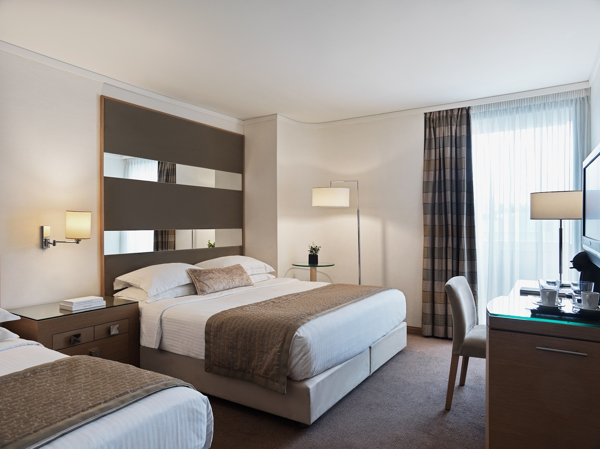 غرفة متصلة عائلية بسرير كوين وسريرين فرديين بإطلالة على المدينة بغرفتي نوم، Galaxy Hotel Iraklio 5/8