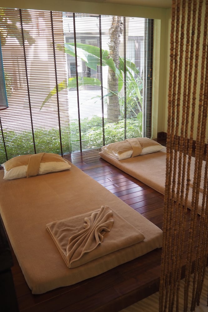 Woodlands Hotel And Resort 32/65