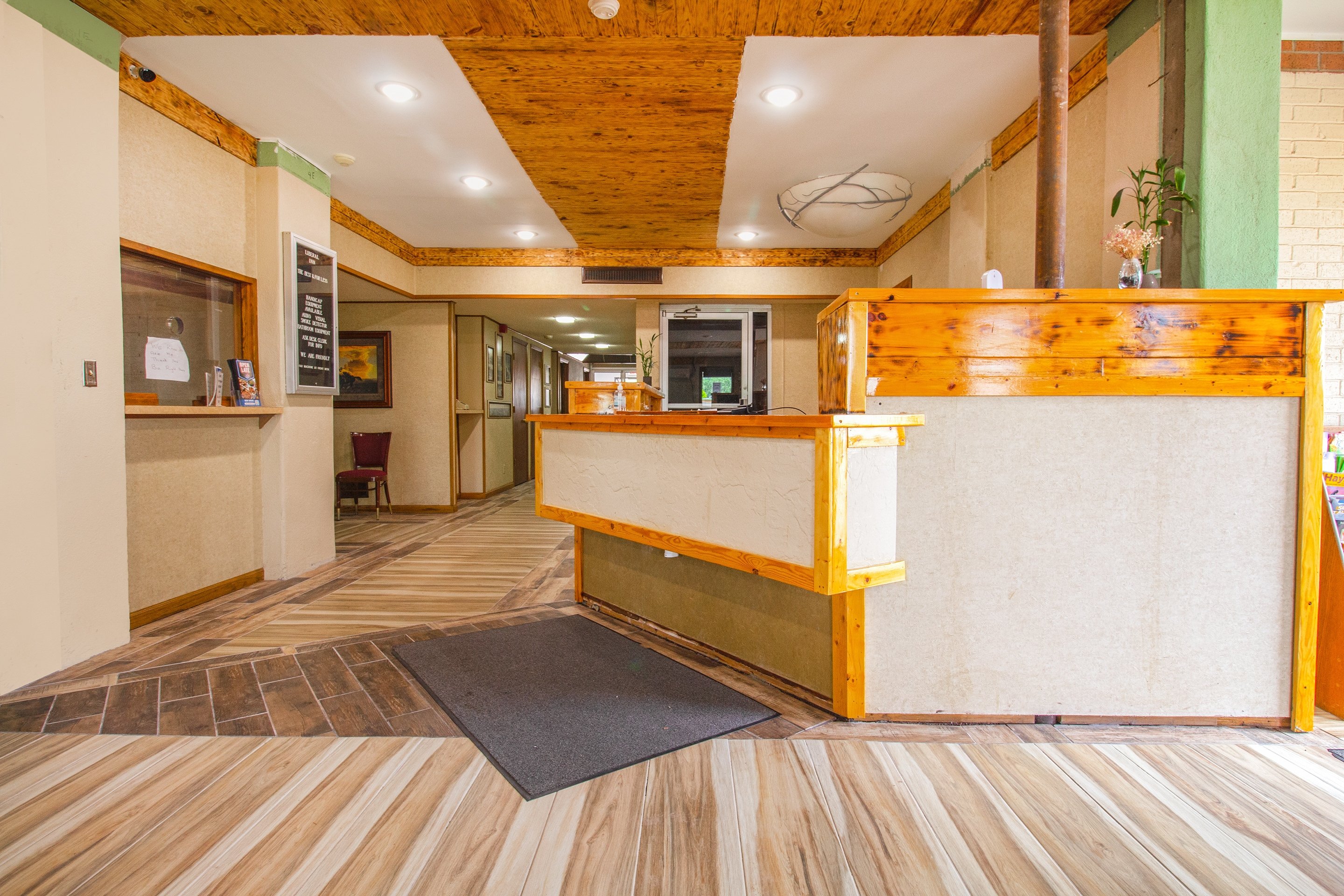 Lobby at HomeTown Inn By OYO - Liberal, KS, LIBERAL - KS