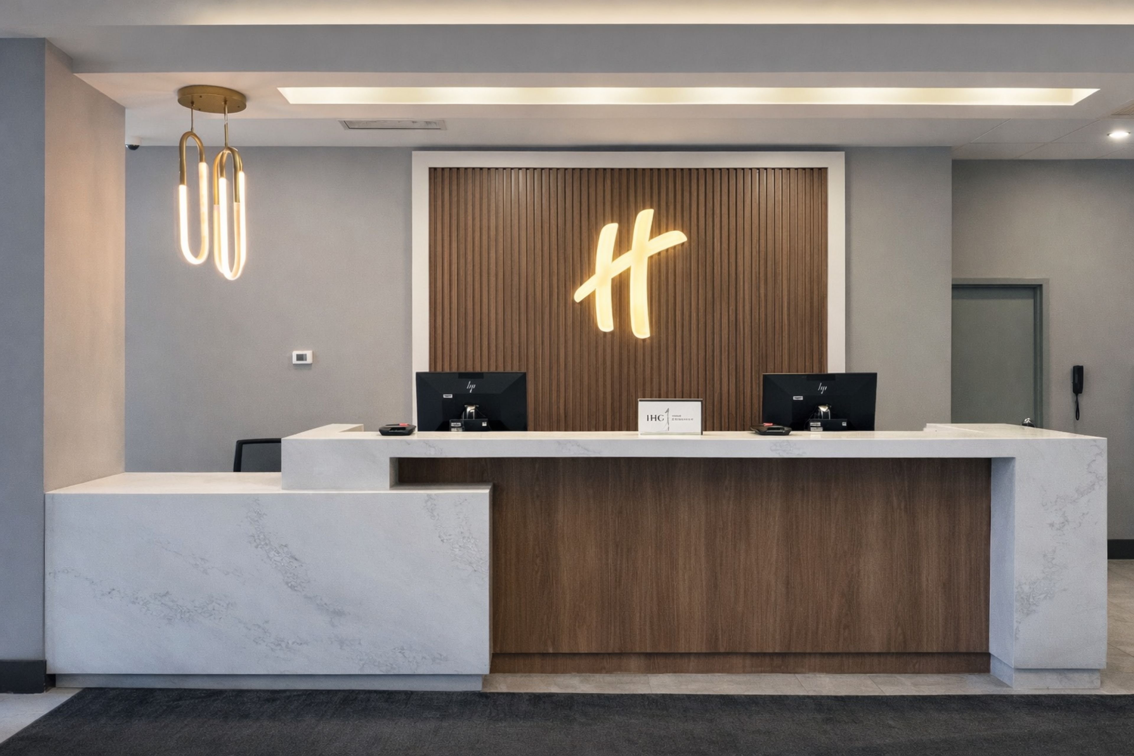 Holiday Inn And Suites Mississauga 8/39