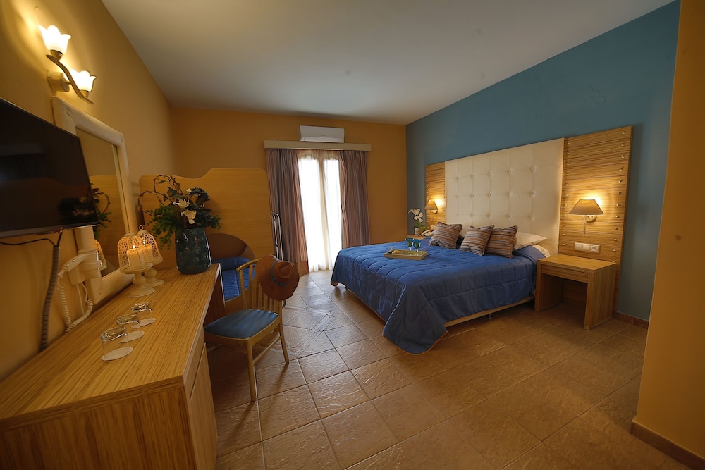 Dolphin Bay Seaside Resort & Suites 15/74