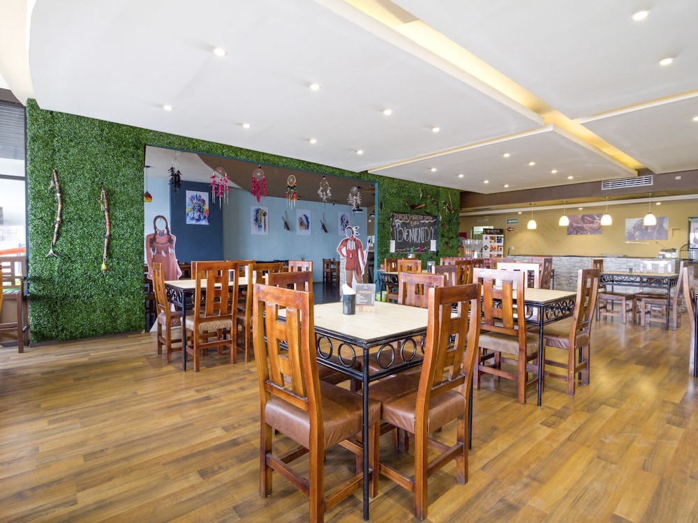 Hotel La Fuente 48/58