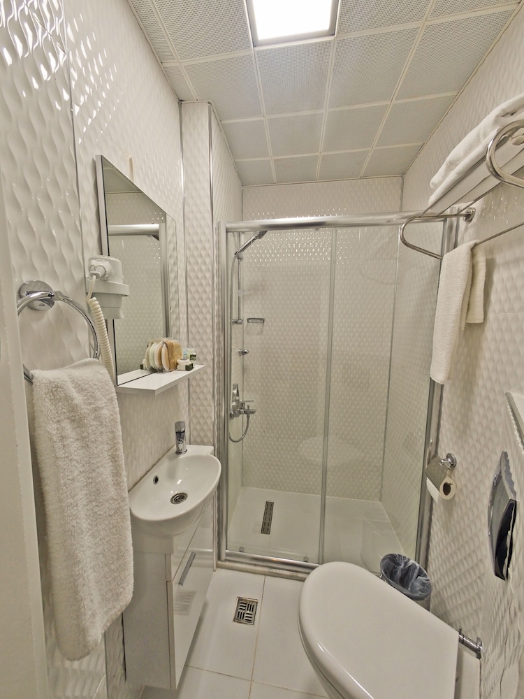 Nusret Bey Hotel 29/32