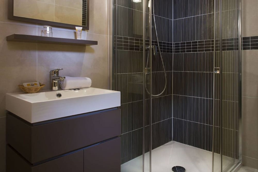 Makom Pereire Hotel 32/64