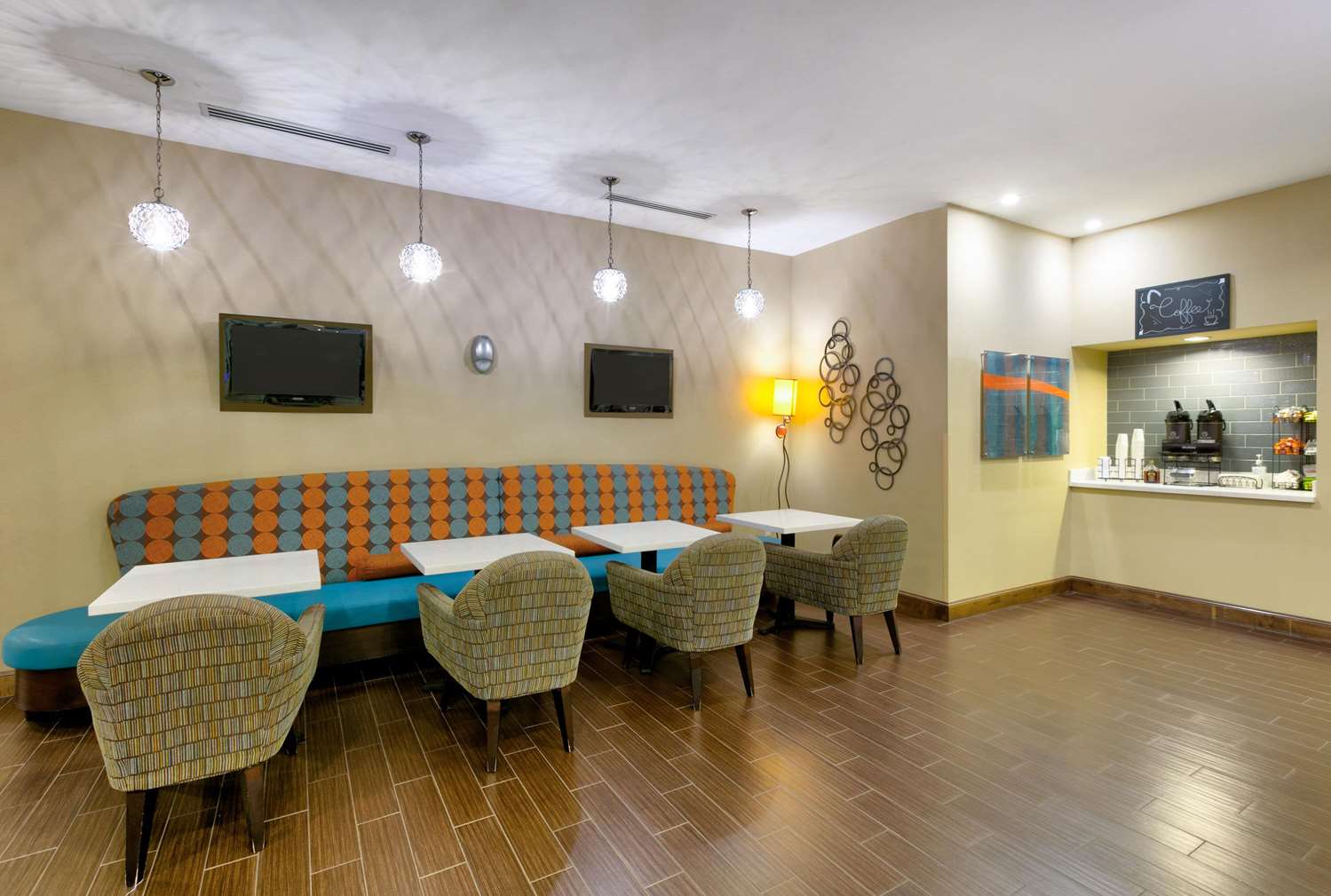 La Quinta Inn & Suites by Wyndham Clinton Historic Route 66 32/48