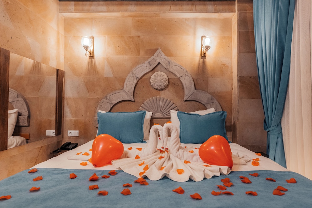 Bayar Cave Suite 47/60