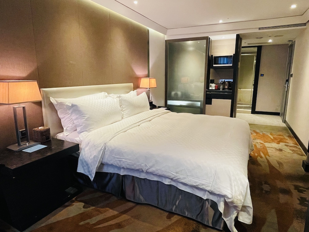 Majesty, Studio, Queen Bed
